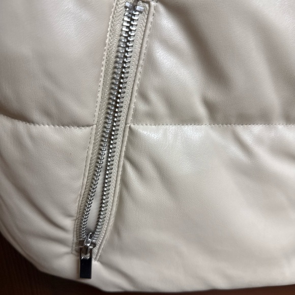 Zara Beige Faux Leather Puffer Vest Women Teens Sz S Full Zip Closure 2 Pockets - Picture 7 of 7